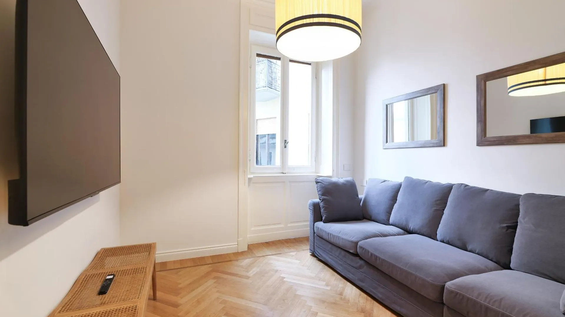 Adelaide Elegant Apartments Milan Italy